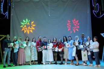 «Две звезды» – шоу, где поют все!