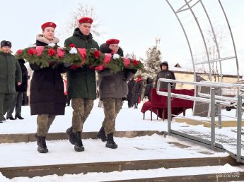 Память и уважение героев Отечества